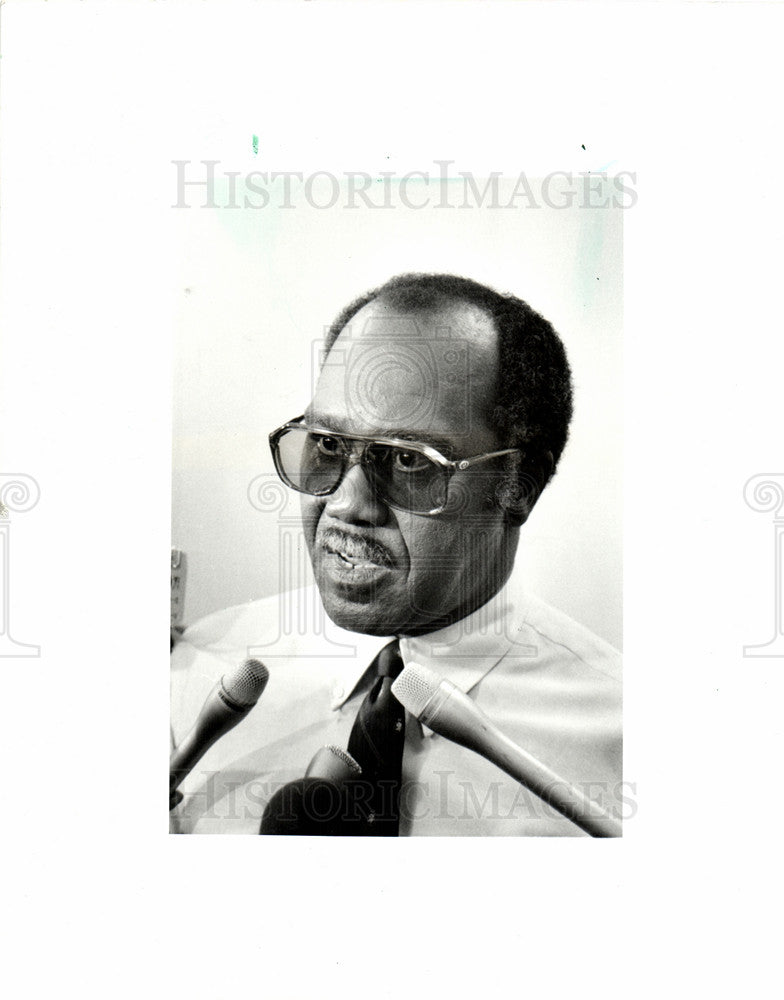 1986 Press Photo Charles Jamerson Mediator Talk Speech - Historic Images