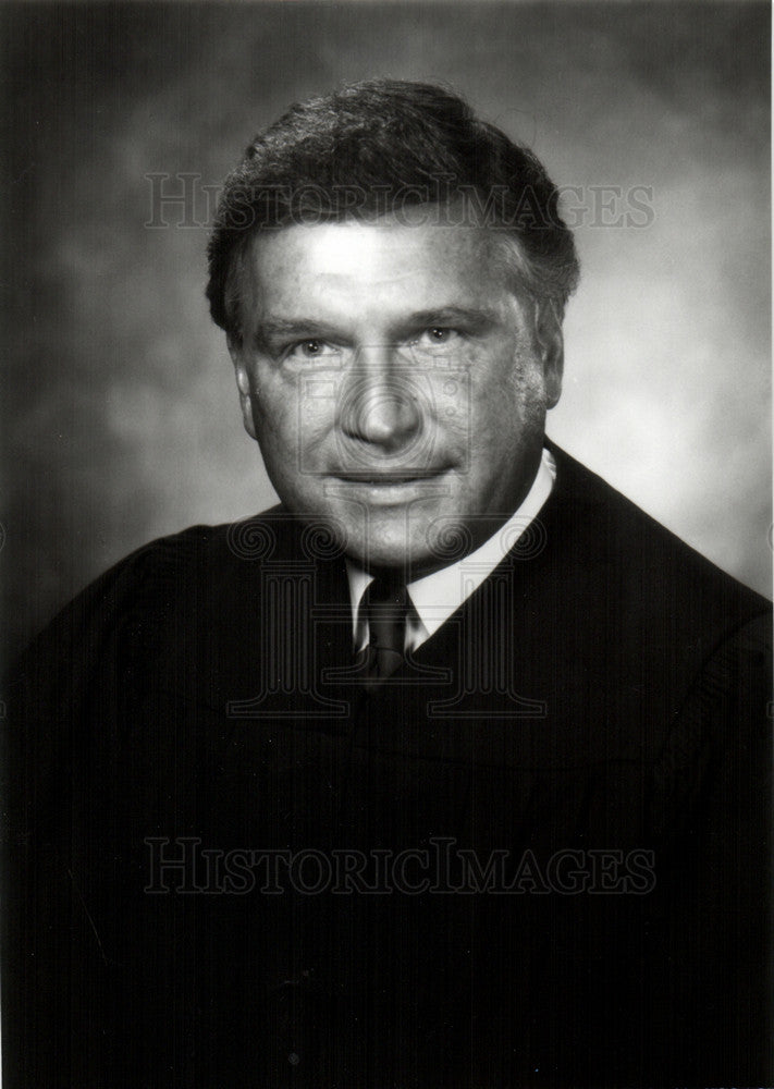 1984 Press Photo Walter Jakubowski judge warren - Historic Images