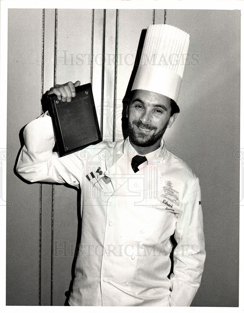 1988 Press Photo edward janos chef cooking - Historic Images