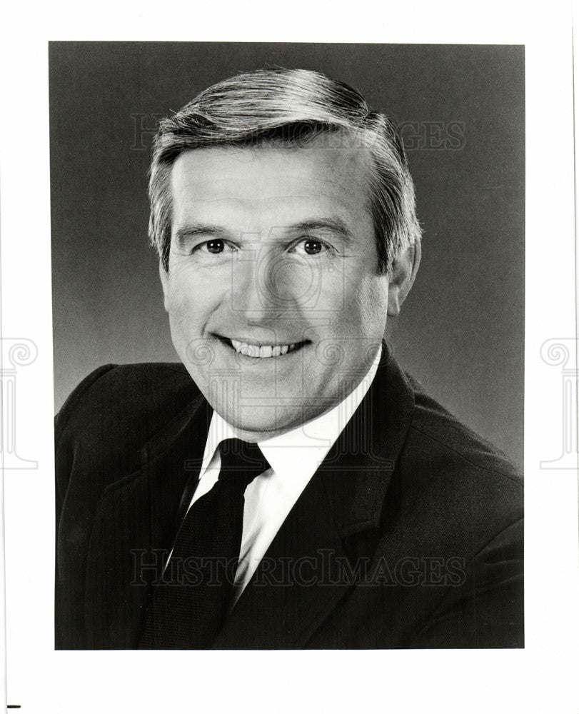 1990 Press Photo GENE F JANKOWSKI PRESIDENT CBS GROUP - Historic Images