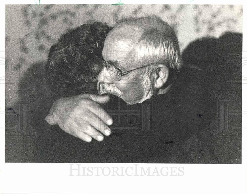 1987 Press Photo Lawrence Jenco while serving director - Historic Images