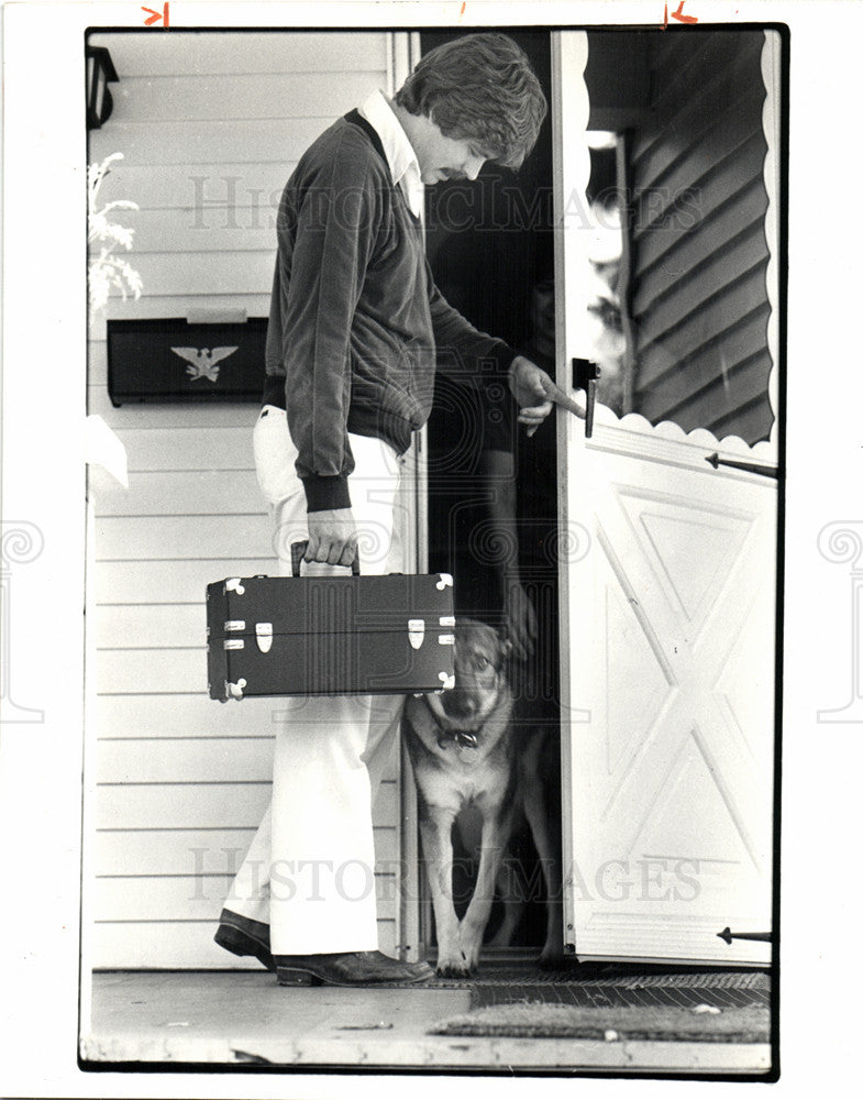 1982 Press Photo Jeffery German shepherd check-up - Historic Images