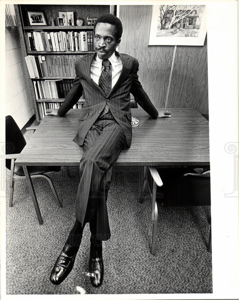 1975 Press Photo Arthur Jefferson Detroit Public School - Historic Images