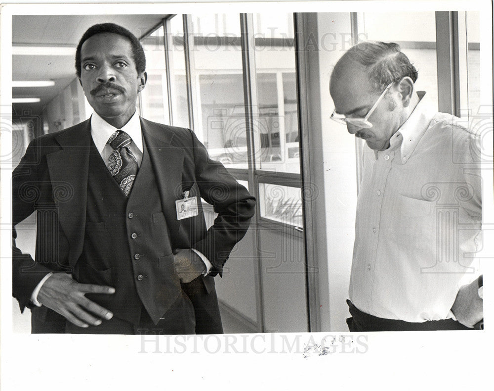 1977 Press Photo Arthur Jefferson Detroit Public School - Historic Images