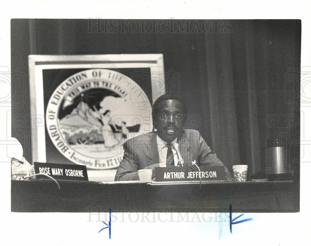 1987 Press Photo Arthur Jefferson school board citizens - Historic Images