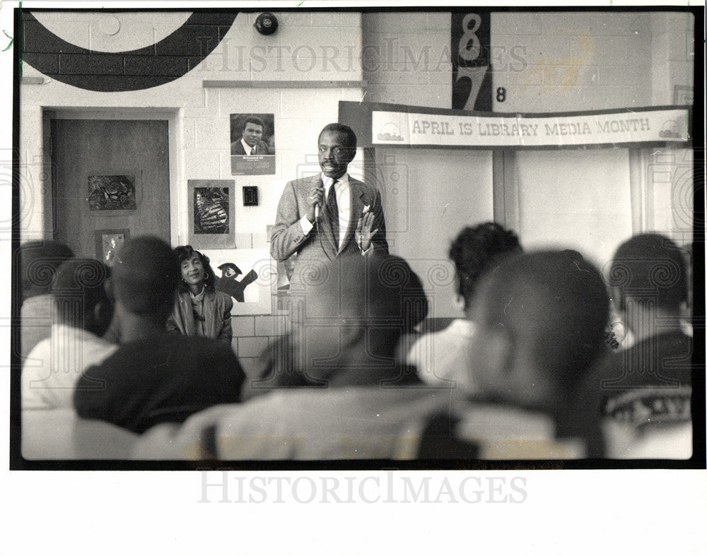 1988 Press Photo Arthur Jefferson Detroit Schools - Historic Images