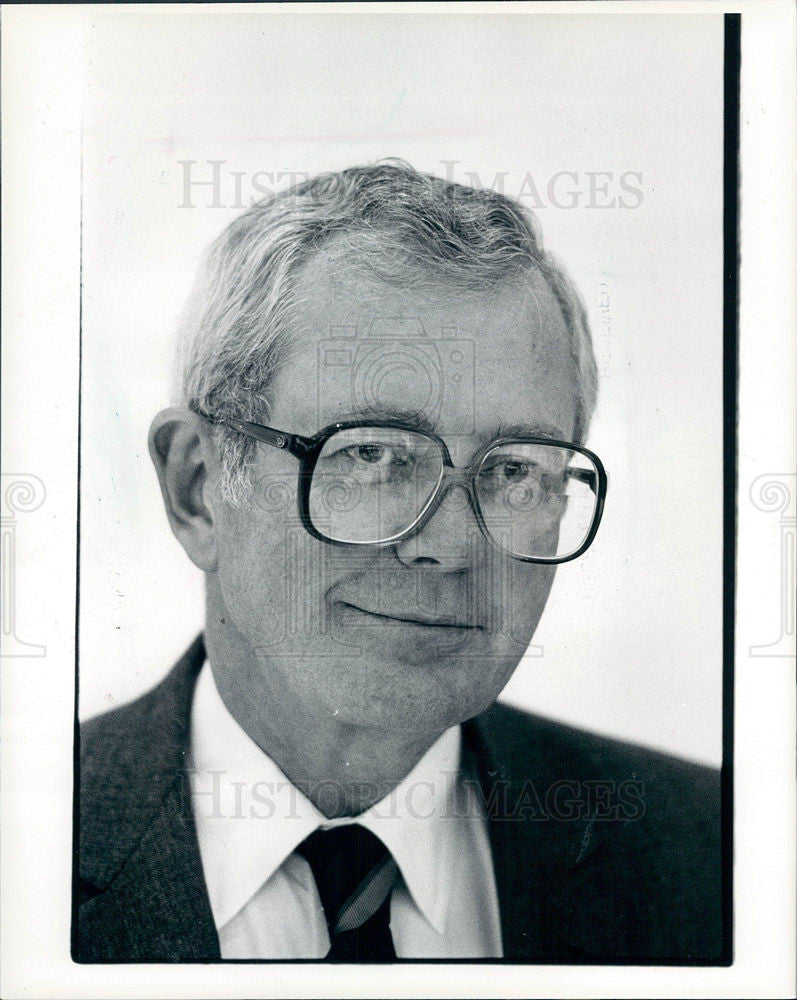 1984 Press Photo Elmer Johnson Vice  GM Counsel Law - Historic Images