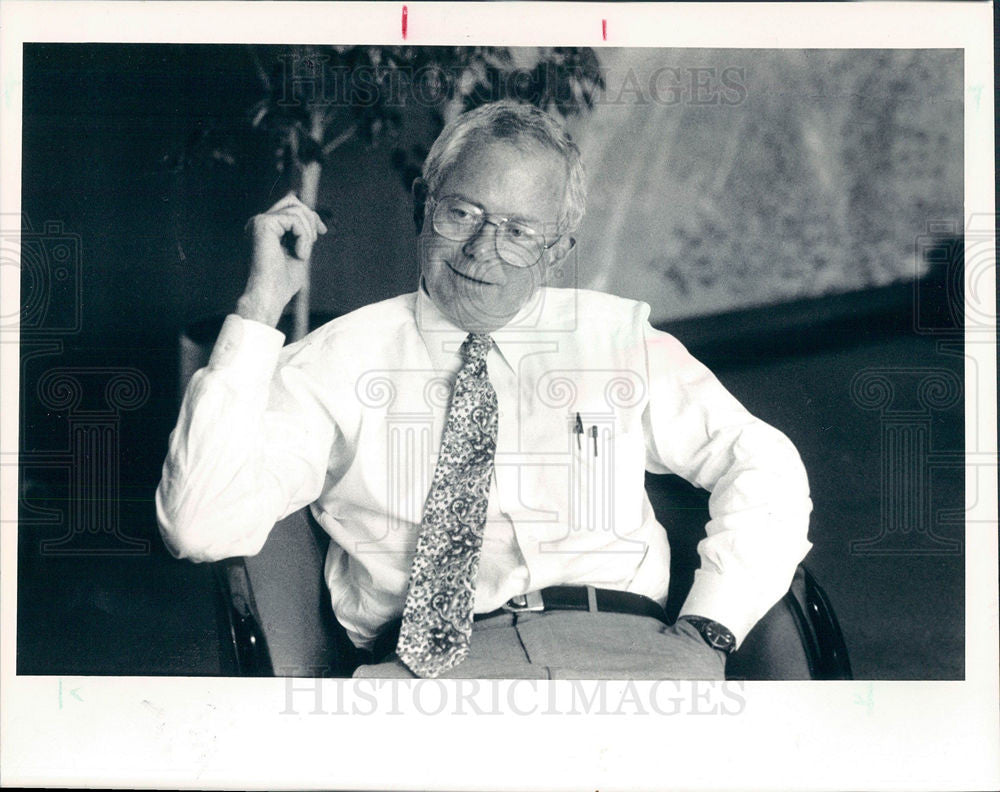 1988 Press Photo Elmar Johnson DSO ouster - Historic Images