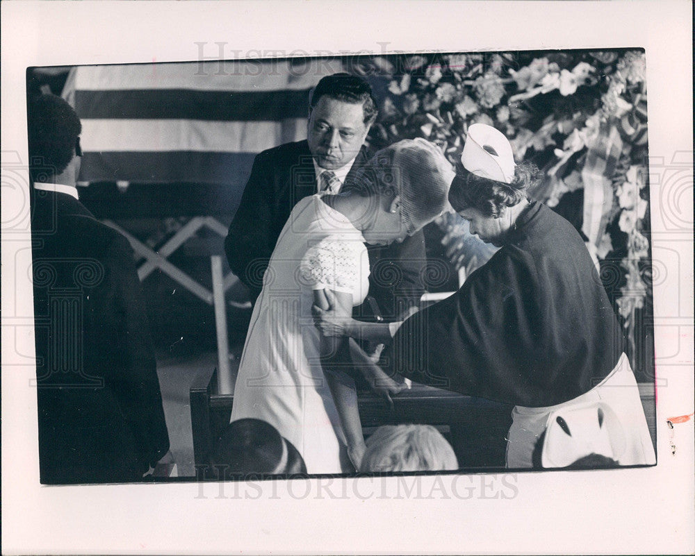 1971 Press Photo Vietnam Hero Funeral - Historic Images