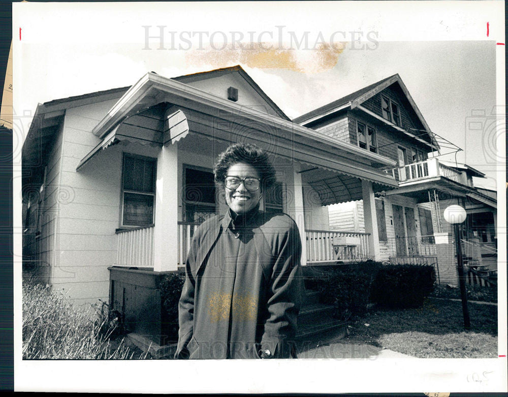 1990 Press Photo She-Labrador Minister of child youth - Historic Images