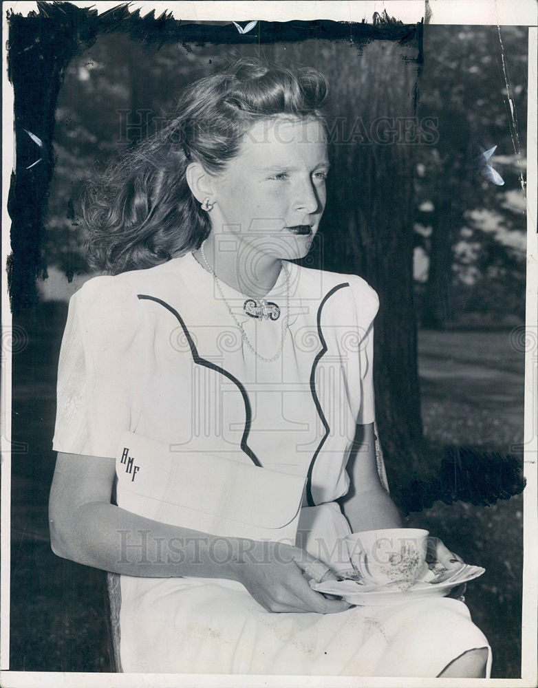 1941 Press Photo Henry Ford II Wife President Motor Car - Historic Images