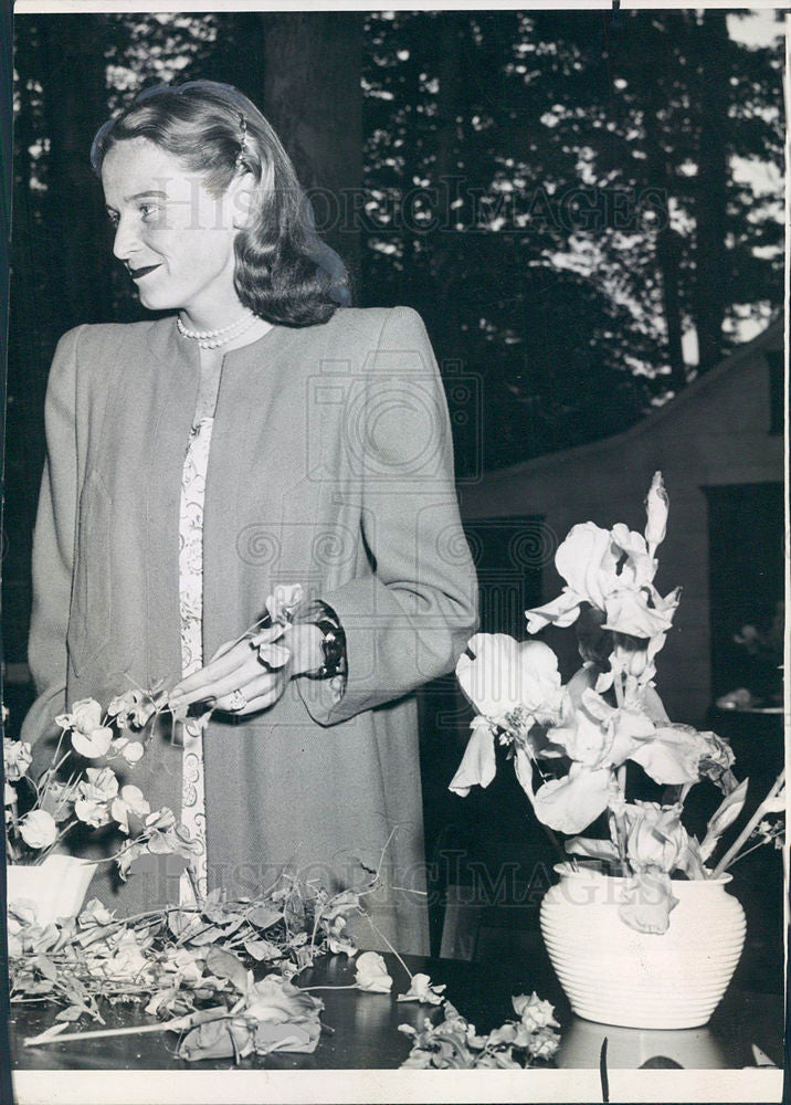 1945 Press Photo Mrs. Henry Ford II Anne McDonnell - Historic Images