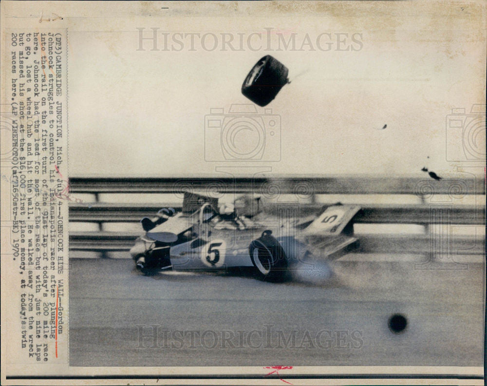 1970 Press Photo Gordon Johncock hits rail Indianapolis - Historic Images