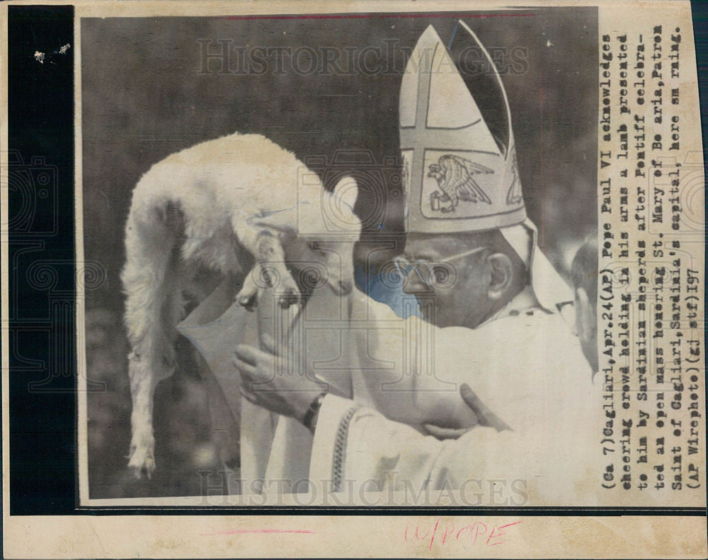 1970 Press Photo Pope Paul VI, Lamb,Sardinian shepherds - Historic Images