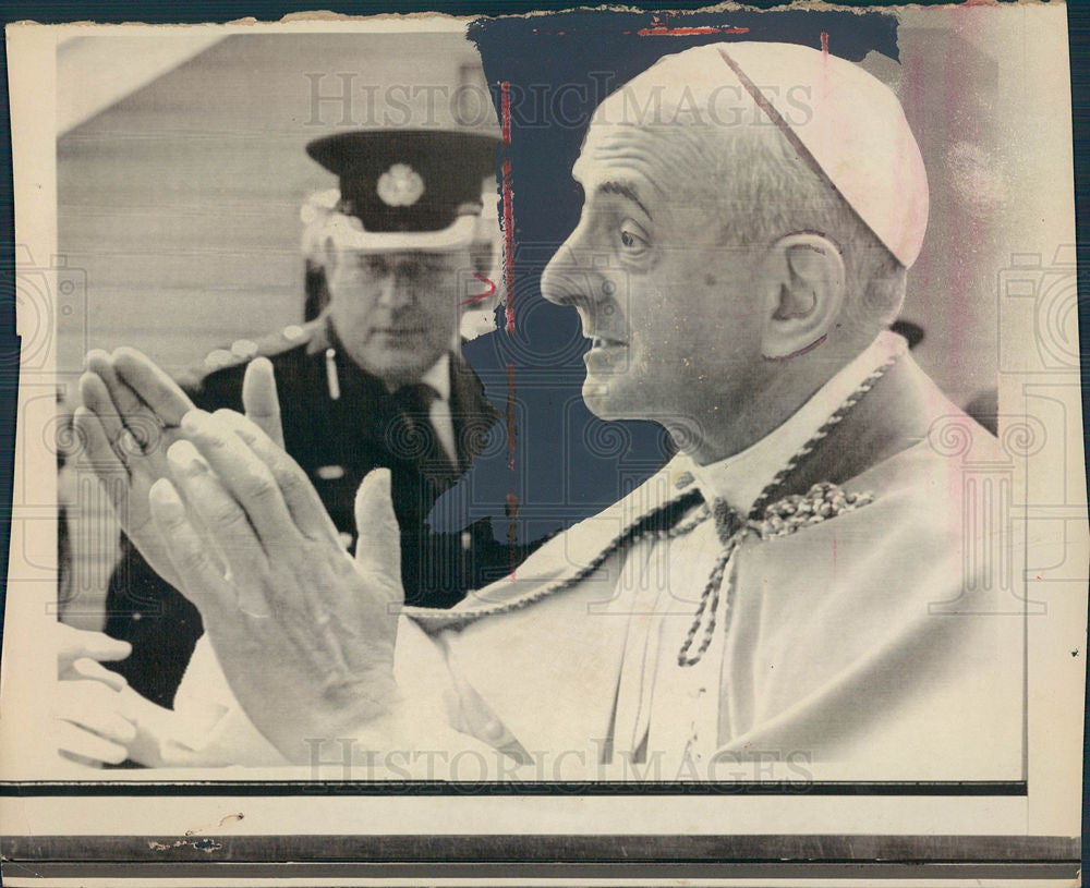 1975 Press Photo Protestors March Pope Paul Gypsys - Historic Images