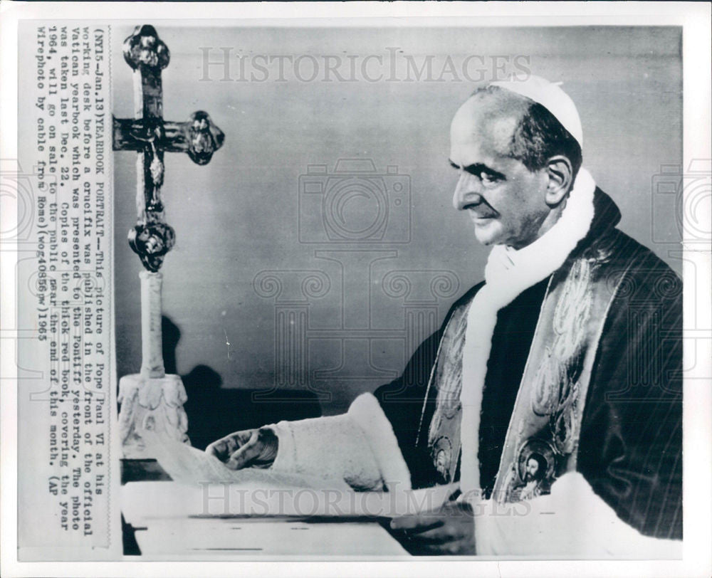 1996 Press Photo Pope Paul VI desk crucifix yearbook - Historic Images