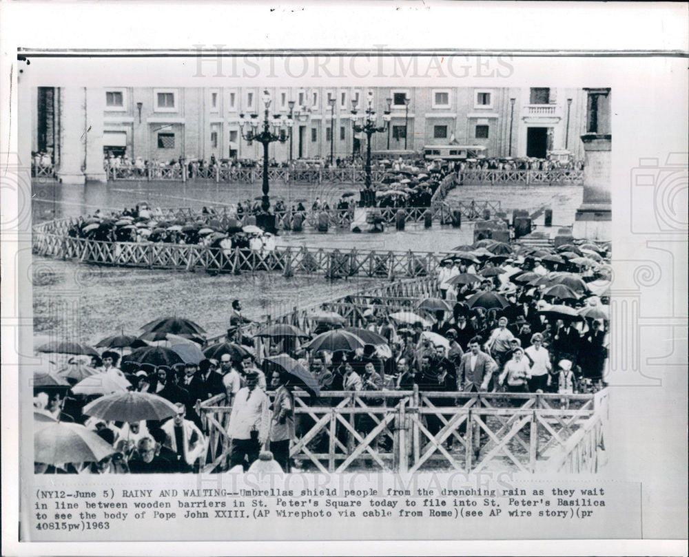 1963 Press Photo St Peter&#39;s Square Pope John XXIII body - Historic Images