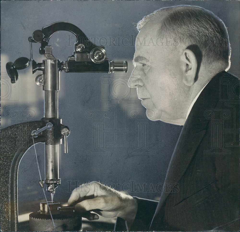 1935 Press Photo Carl Johansson Swedish inventor Guage - Historic Images