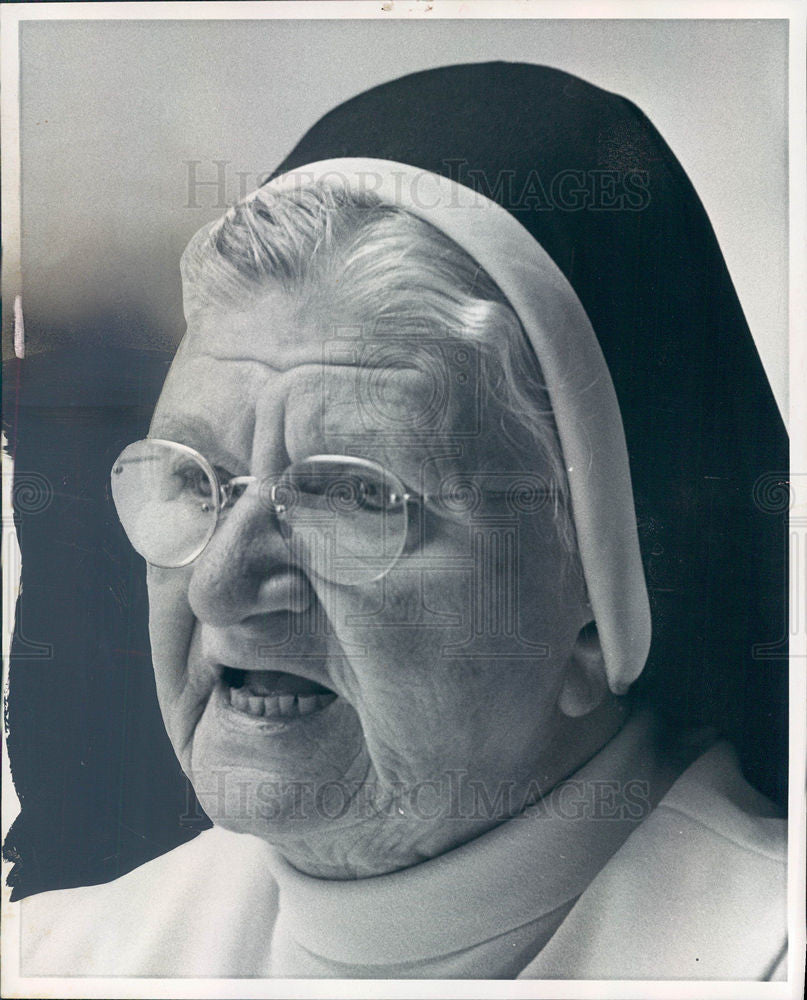 1971 Press Photo sister anne joachim nun Adrian city - Historic Images