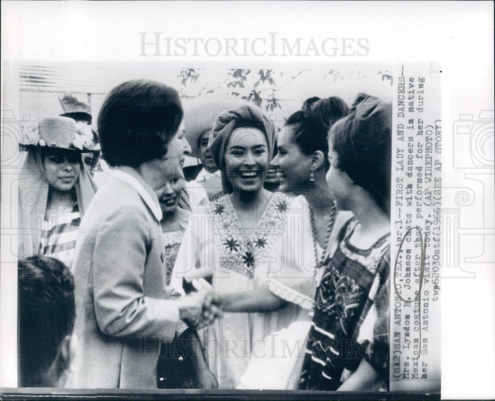 1966 Press Photo Lady Bird Johnson San Antonio Dancers - Historic Images