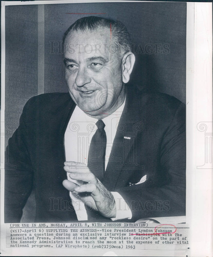 1967 Press Photo Lyndon Johnson  moon LBJ - Historic Images