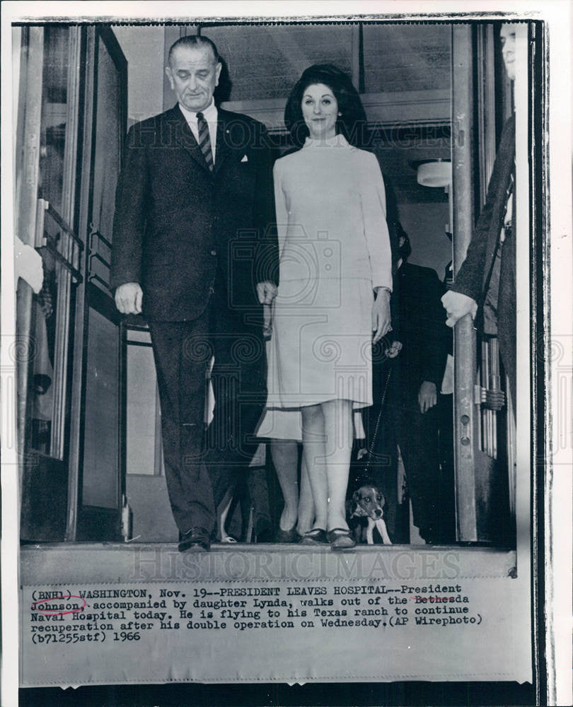 1966 Press Photo Lyndon Johnson Lynda Bethesda Hospital - Historic Images