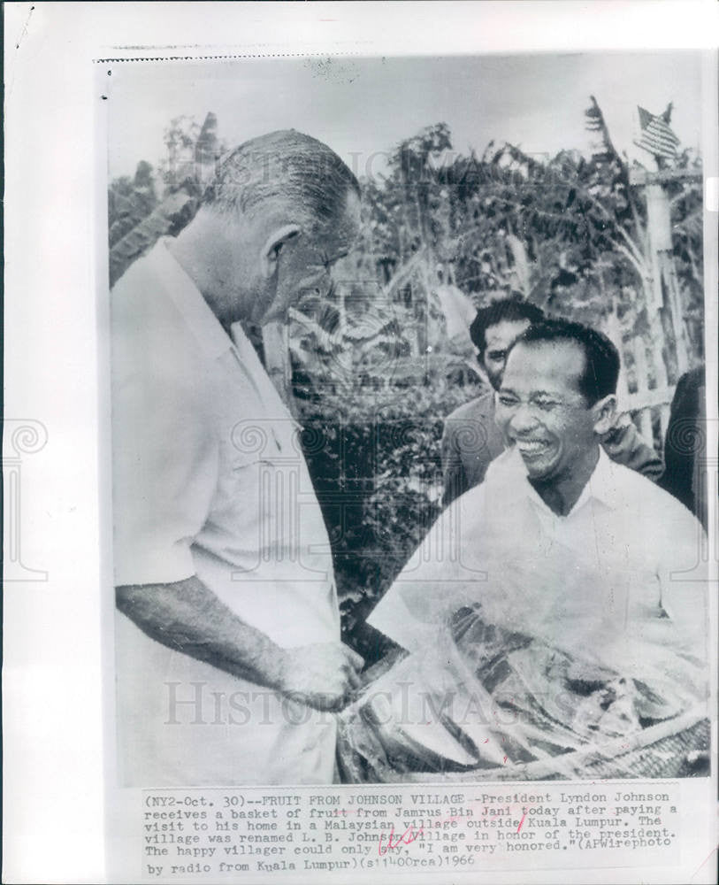 1966 Press Photo LBJ Jamrus Bin Jani Malaysia village - Historic Images