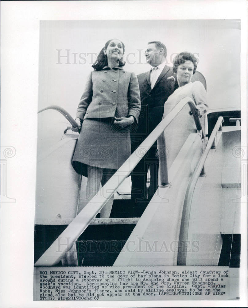 1967 Press Photo Lynda Johnson plane Mexico City - Historic Images