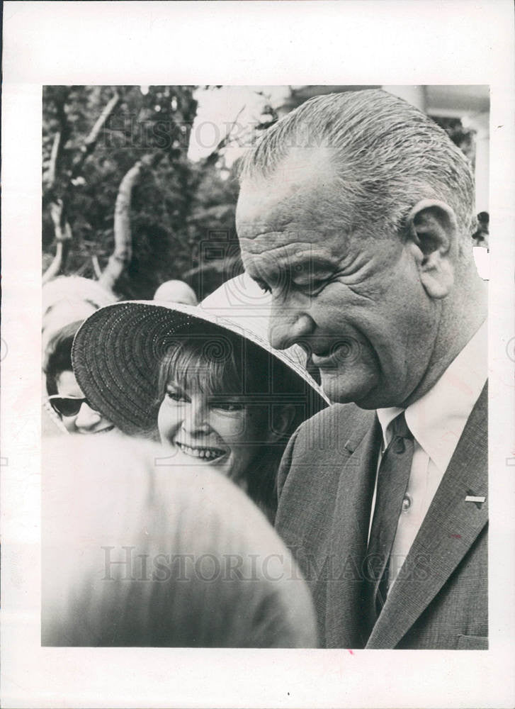 1965 Press Photo Lyndon B. Johns Ed Leighton - Historic Images