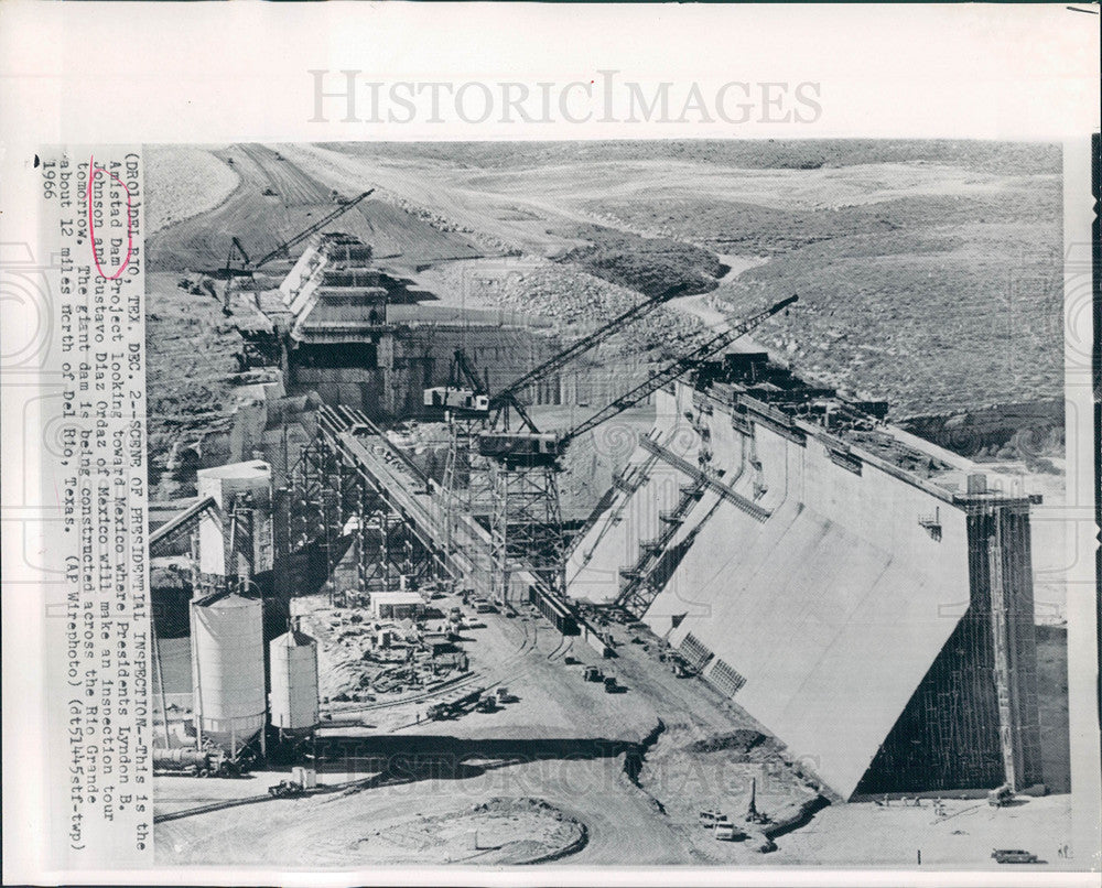 1966 Press Photo Amistad Dam inspection Gustavo Diaz - Historic Images