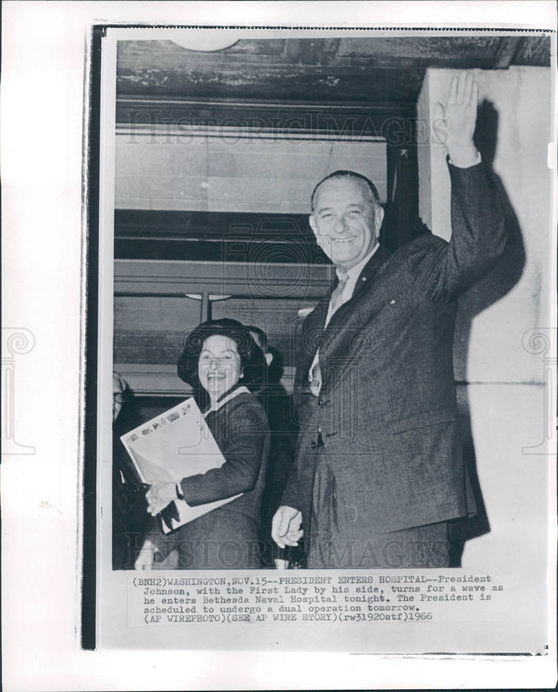 1966 Press Photo Johnson Bethesda Naval Hospital - Historic Images