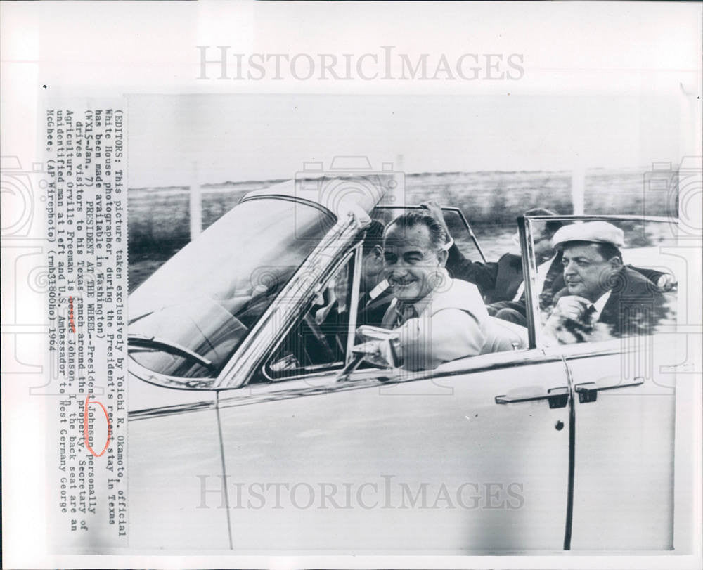 1964 Press Photo Lyndon Johnson Texas Ranch Drives - Historic Images