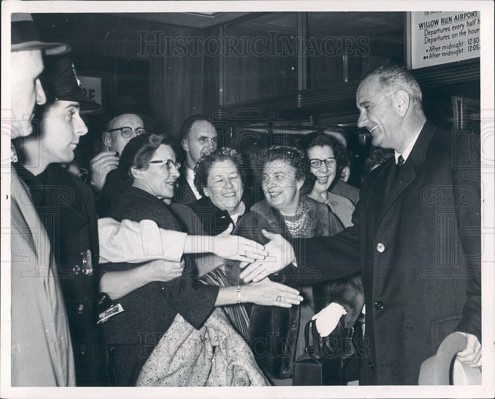 1961 Press Photo Lyndon B. Johnson LBJ likes people - Historic Images