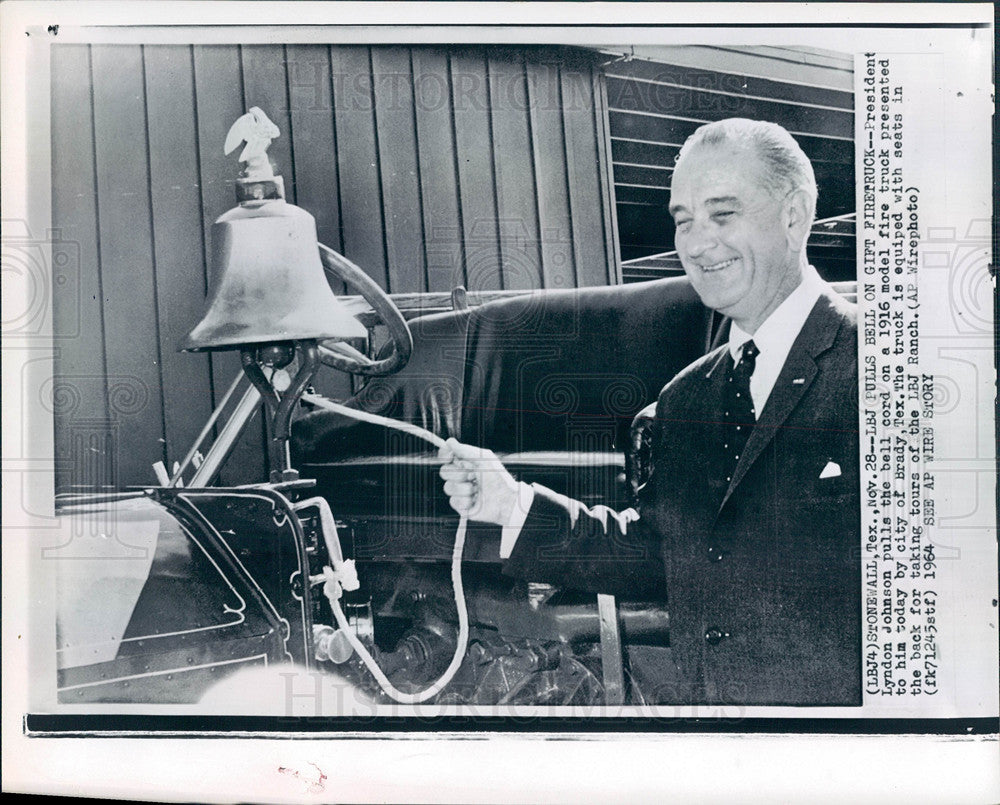 1964 Press Photo LBJ President Lyndon Johnson Firetruck - Historic Images