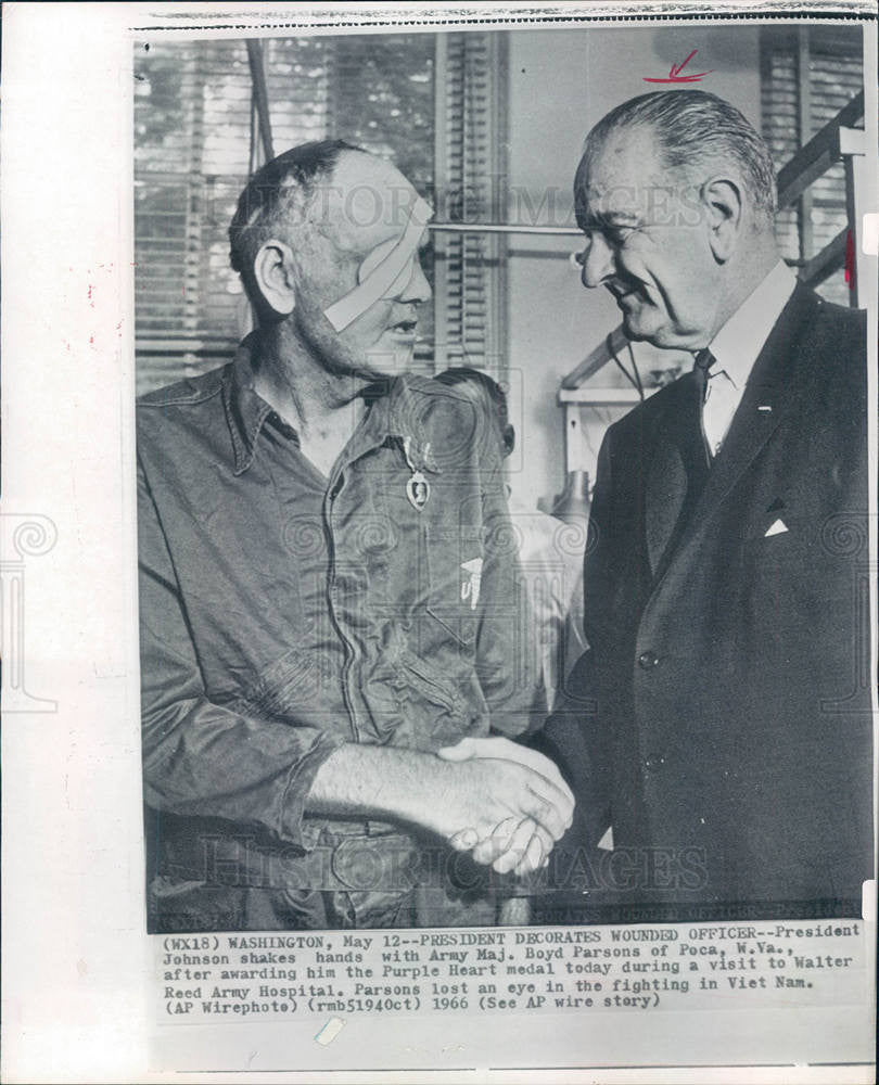 1966 Press Photo lbj parsons wounded officer - Historic Images