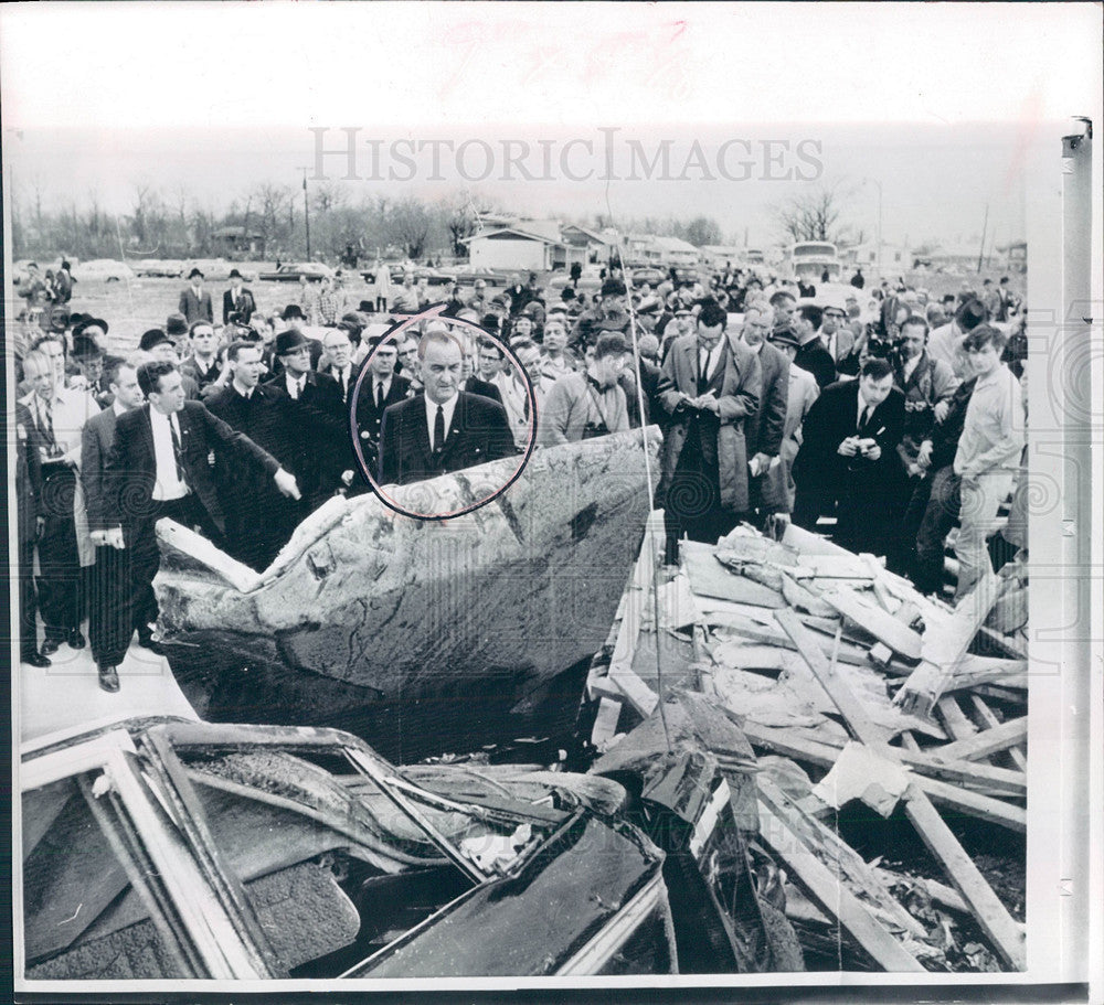 1965 Press Photo President Johnson tour Toledo tornado - Historic Images