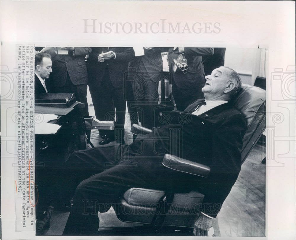 1965 Press Photo LBJ Johnson slumps chair oval office - Historic Images