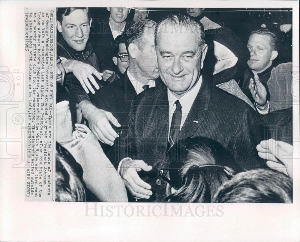 1965 Press Photo Lyndon Johnson students shake hands - Historic Images