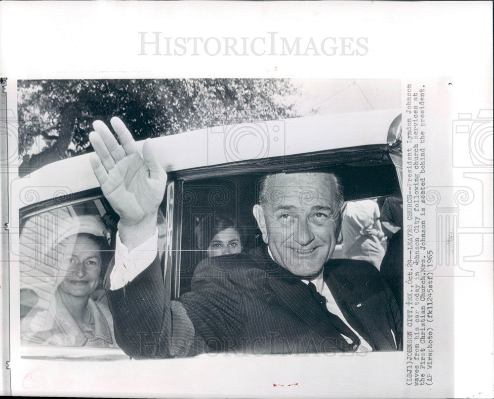 1965 Press Photo President Johnson waves car Lady Bird - Historic Images