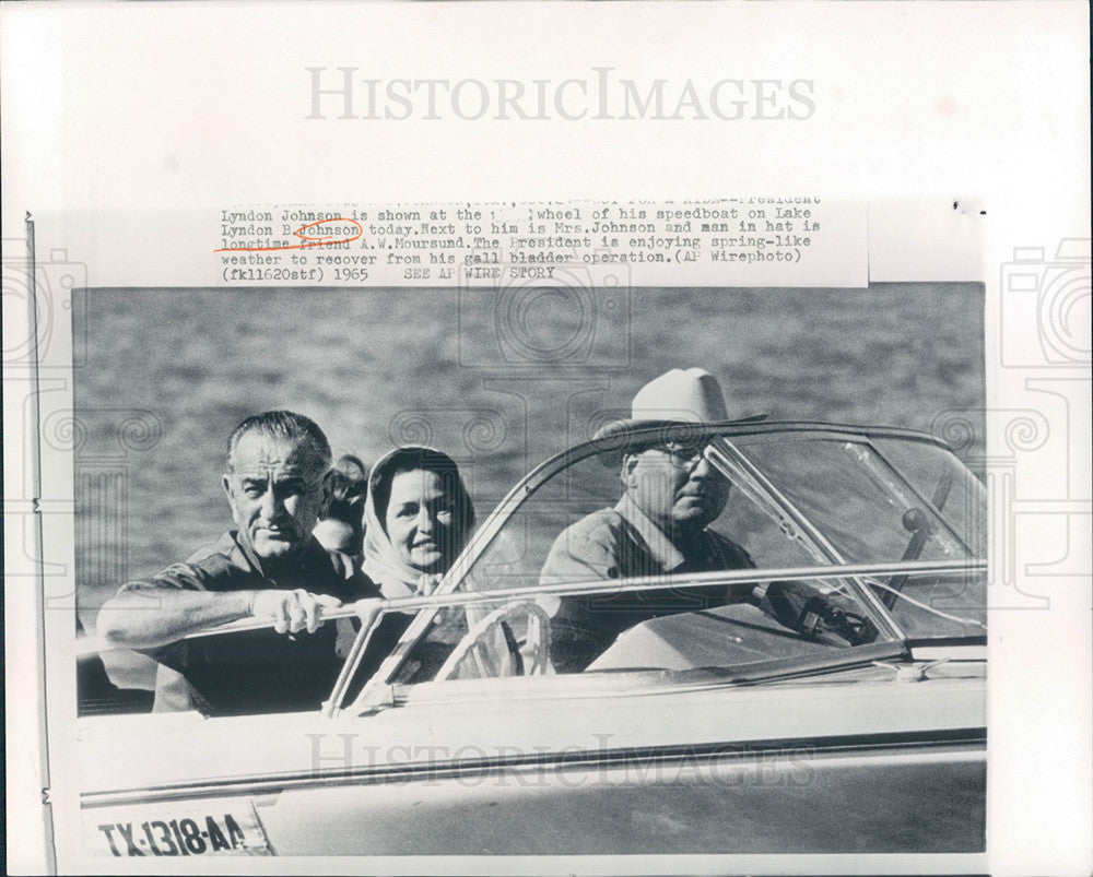 1965 Press Photo Lyndon Johnson lake speedboat Moursund - Historic Images