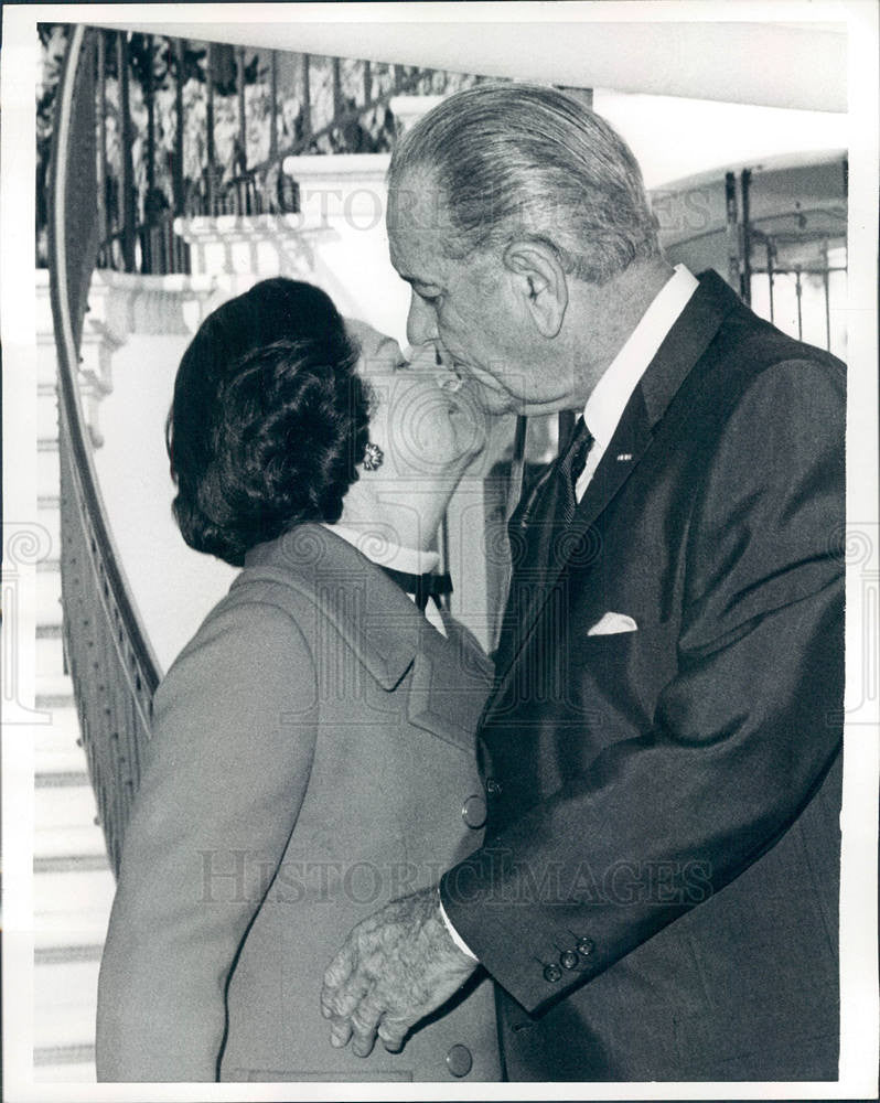 1968 Press Photo Lyndon Johnson lady bird kiss - Historic Images