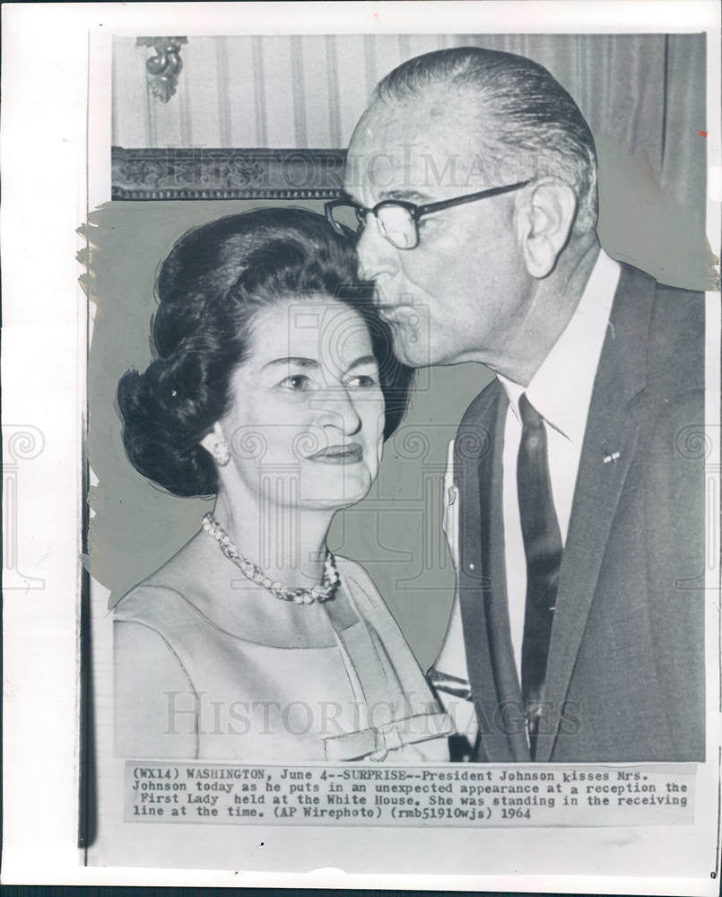 1964 Press Photo Lady Bird Johnson President LBJ kiss - Historic Images