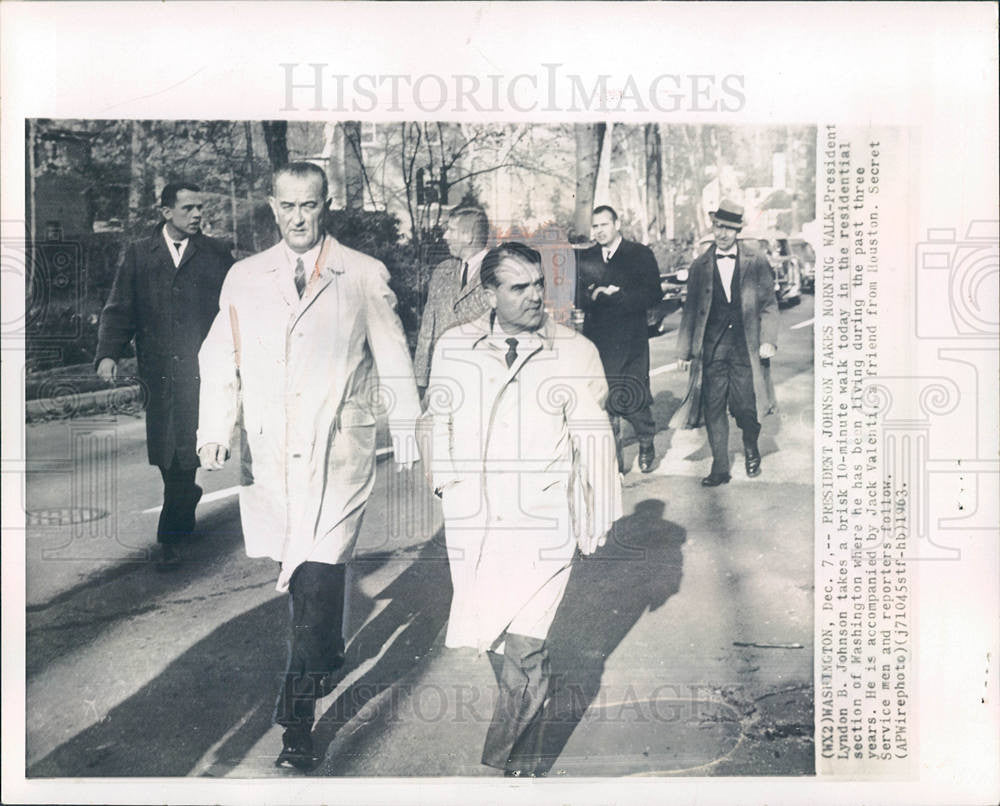 1963 Press Photo Jack Valenti President Johnson - Historic Images