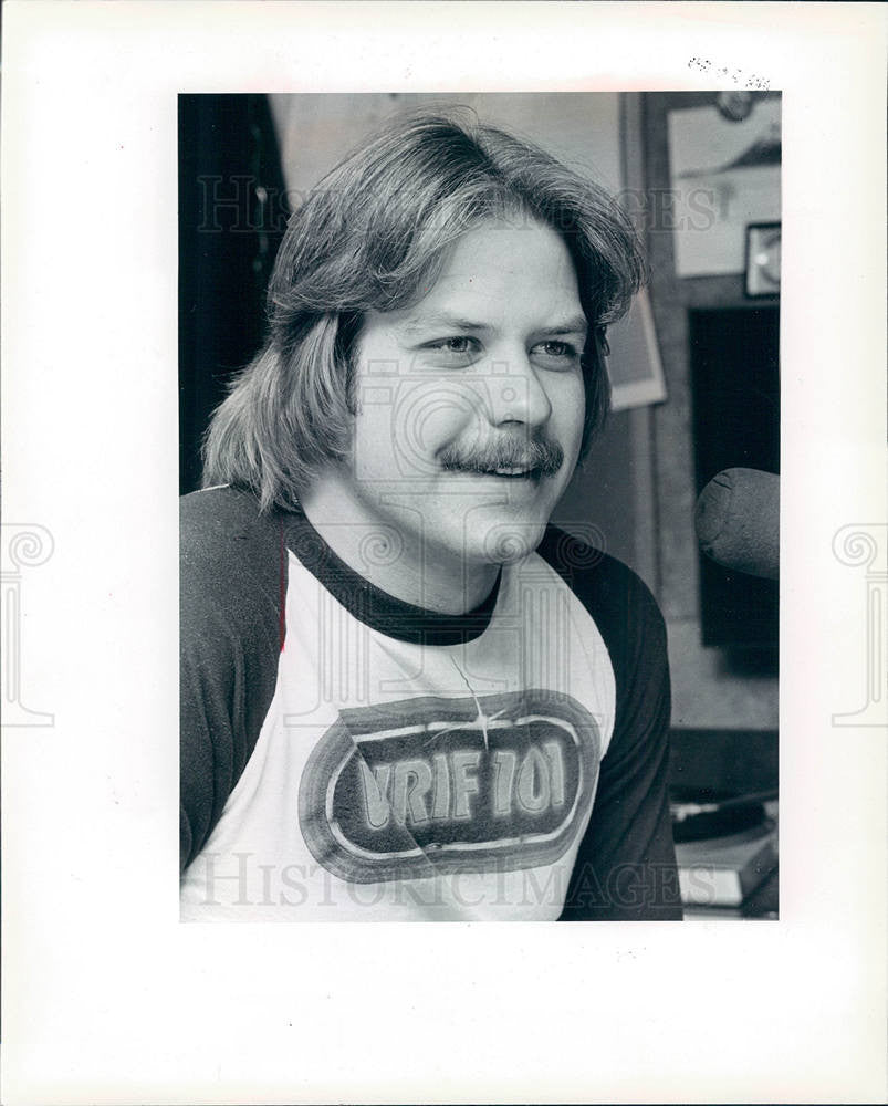 1985 Press Photo Jim Johnson Disc Jockey - Historic Images