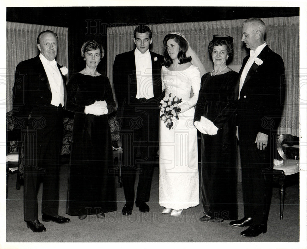 1957 Press Photo Mr&amp;Mrs Henry Thomas McElvery Jr. - Historic Images