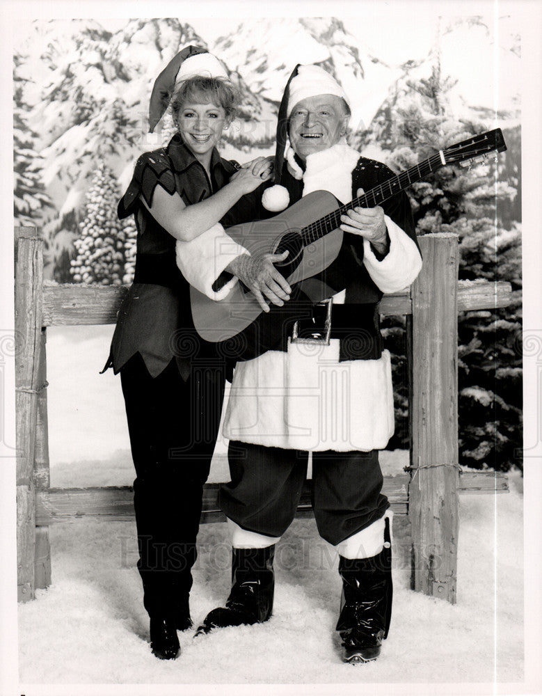 1991 Press Photo Bob Hope Reba McEntire Christmas TV - Historic Images