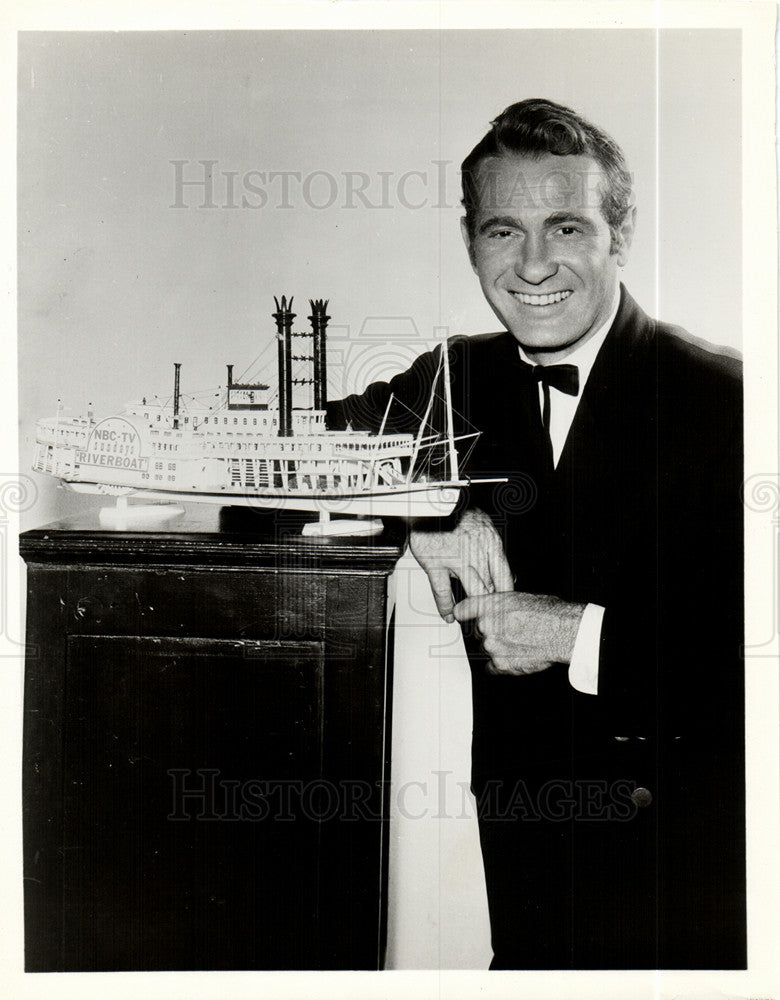 1960 Press Photo Darren McGavin Riverboat - Historic Images