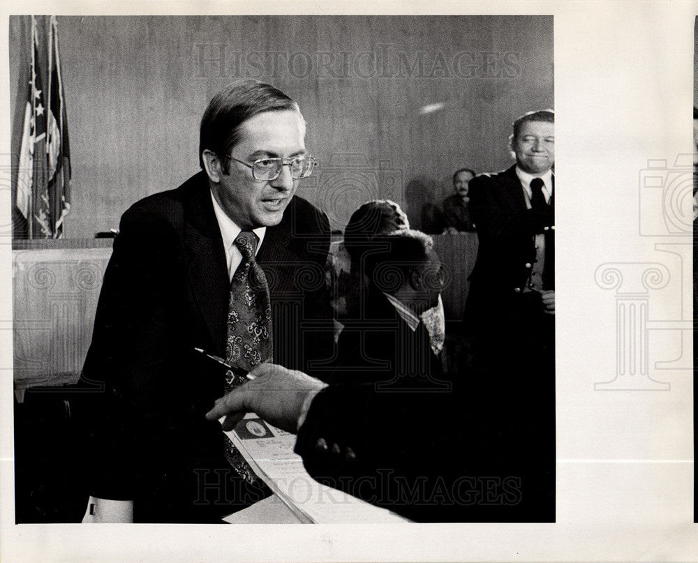 1974 Press Photo James Lynn U.S. Cabinet Officer - Historic Images