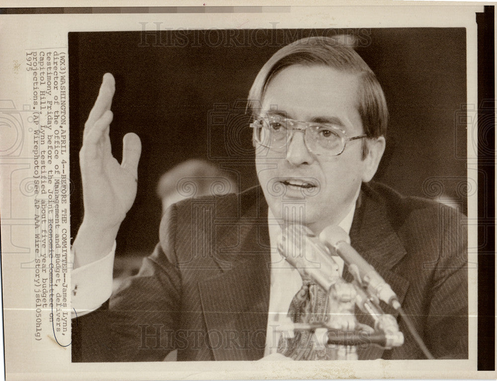 1975 Press Photo James Lynn, Director of the Office of - Historic Images