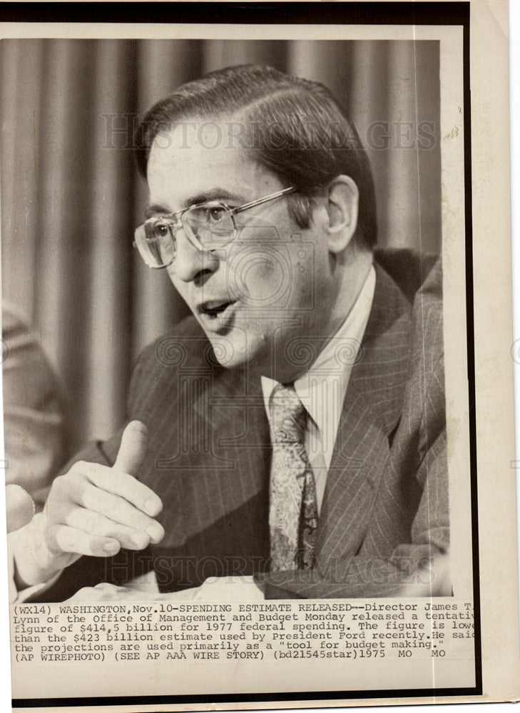 1975 Press Photo James T. Lynn Office of Management - Historic Images